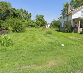 3325 Bond Avenue, East St Louis, IL 62207