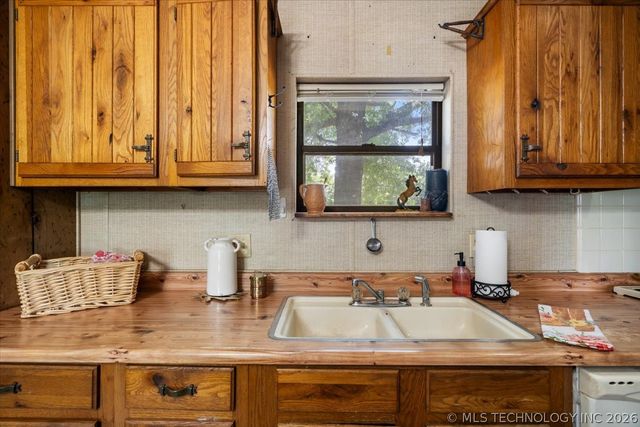 103688 S 4090 Road, Henryetta, OK 74437