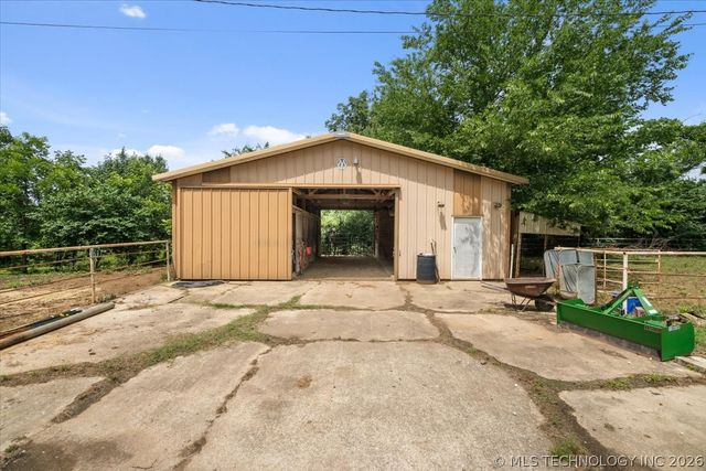 103688 S 4090 Road, Henryetta, OK 74437