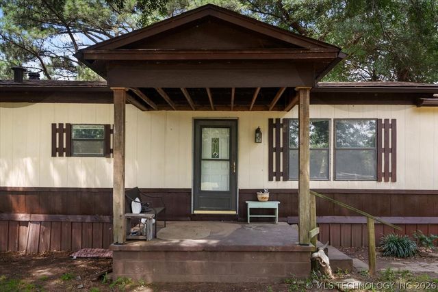 103688 S 4090 Road, Henryetta, OK 74437