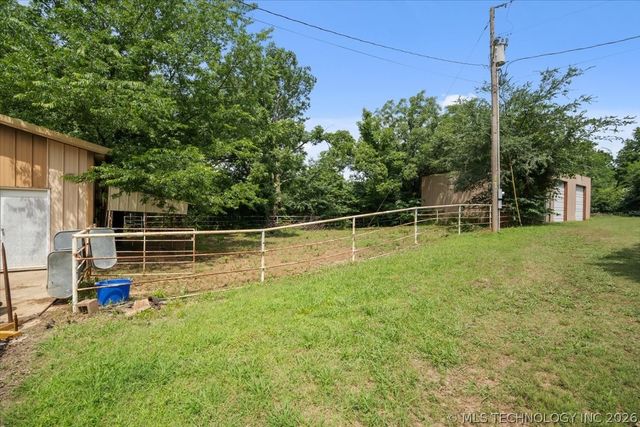 103688 S 4090 Road, Henryetta, OK 74437