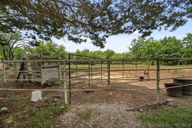 103688 S 4090 Road, Henryetta, OK 74437
