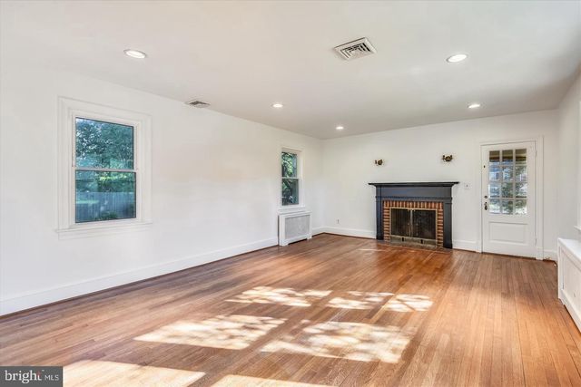 400 MEADOW LN, Falls Church, VA 22042