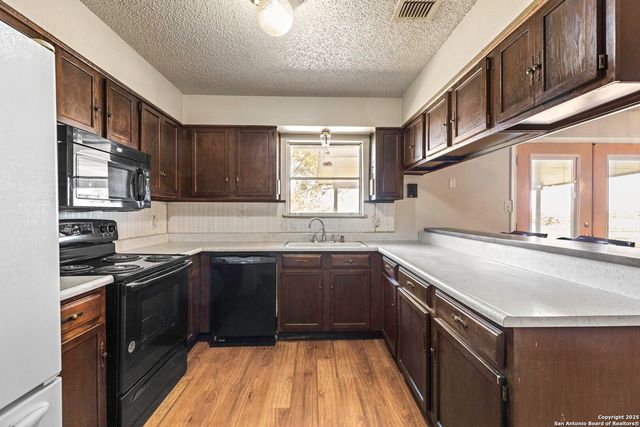 171 Big Oak Drive, Adkins, TX 78101