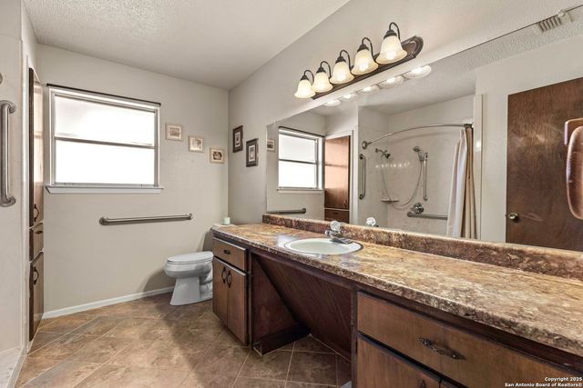 171 Big Oak Drive, Adkins, TX 78101