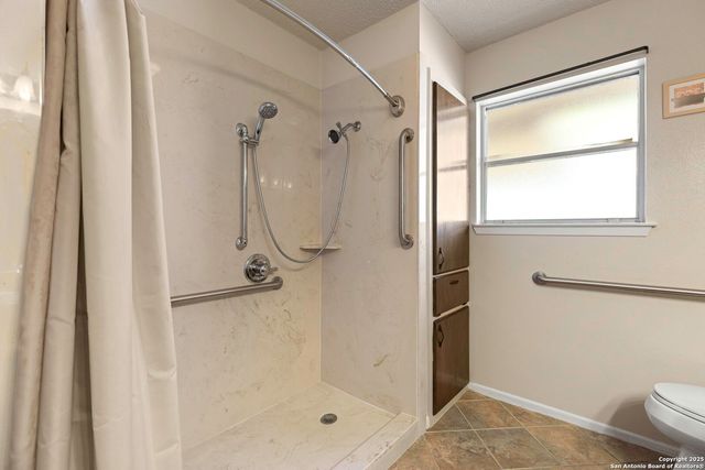 171 Big Oak Drive, Adkins, TX 78101