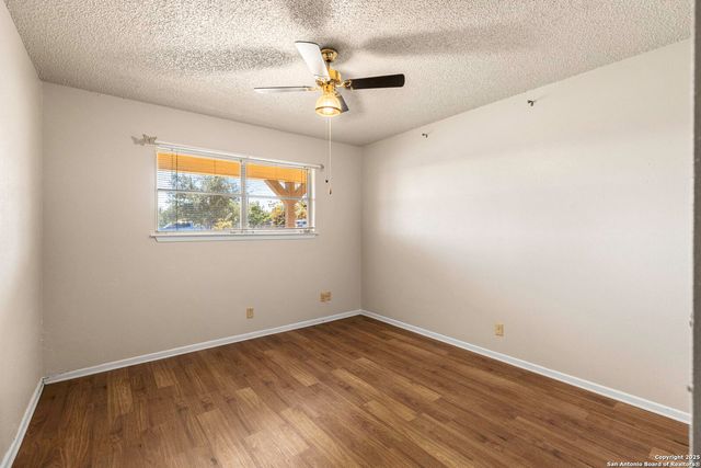 171 Big Oak Drive, Adkins, TX 78101