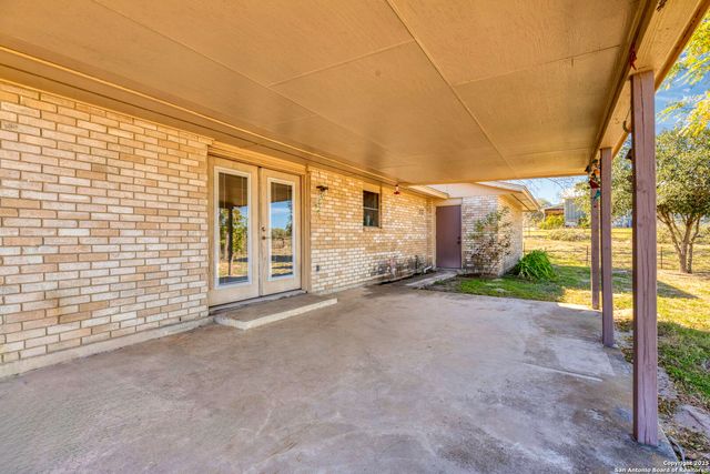 171 Big Oak Drive, Adkins, TX 78101