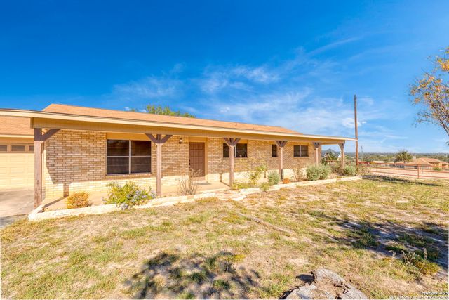 171 Big Oak Drive, Adkins, TX 78101