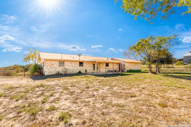 171 Big Oak Drive, Adkins, TX 78101