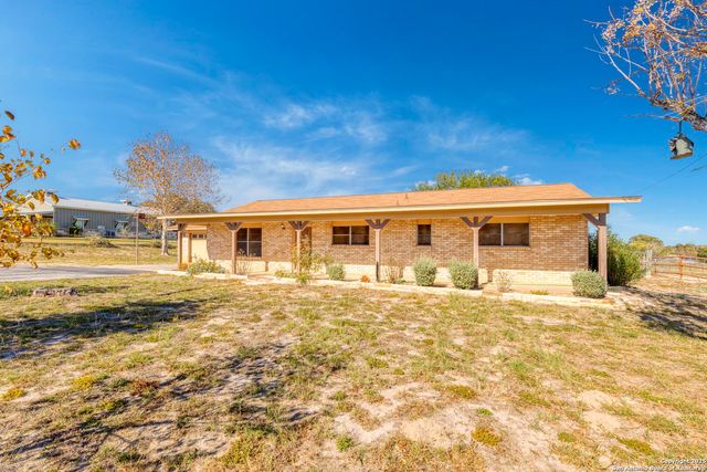 171 Big Oak Drive, Adkins, TX 78101
