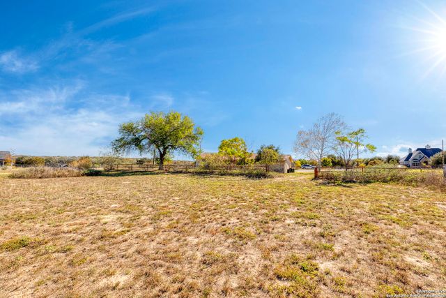 171 Big Oak Drive, Adkins, TX 78101