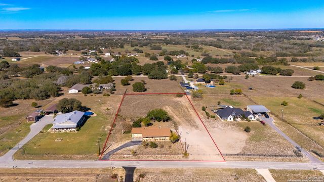171 Big Oak Drive, Adkins, TX 78101