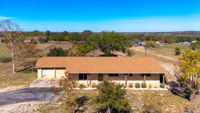 171 Big Oak Drive, Adkins, TX 78101