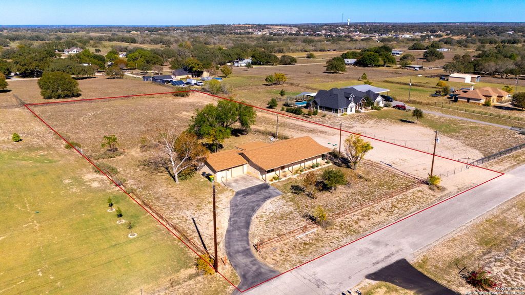 171 Big Oak Drive, Adkins, TX 78101
