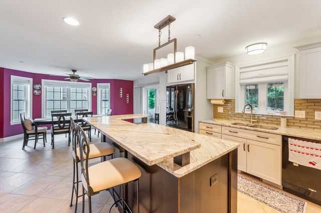 25 Clearview Cir # A, Hudson, NH 03051