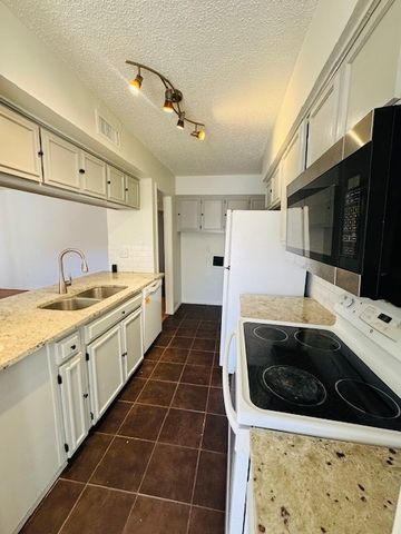 2016 Westbain Drive, Arlington, TX 76015