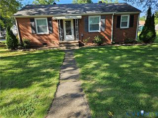 106 5th St, Blackstone, VA 23824