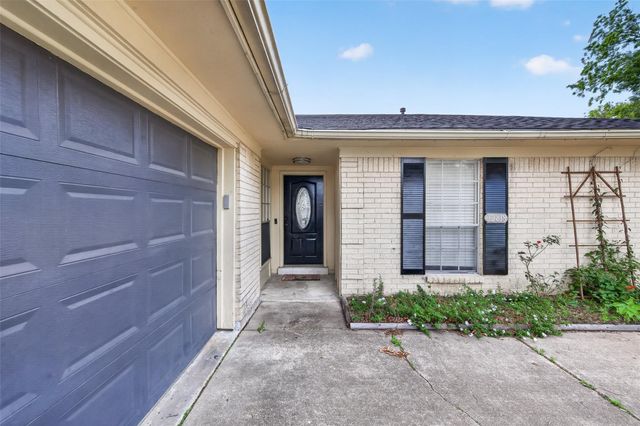 12818 Westella Drive, Houston, TX 77077