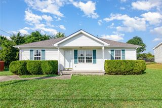 1002 Winesap Rd, Clarksville, TN 37040