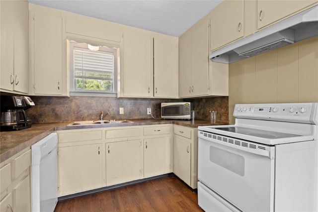 10973 Longstreet Road, Willis, TX 77318