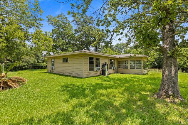 10973 Longstreet Road, Willis, TX 77318