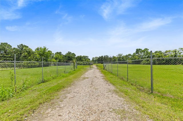 10973 Longstreet Road, Willis, TX 77318