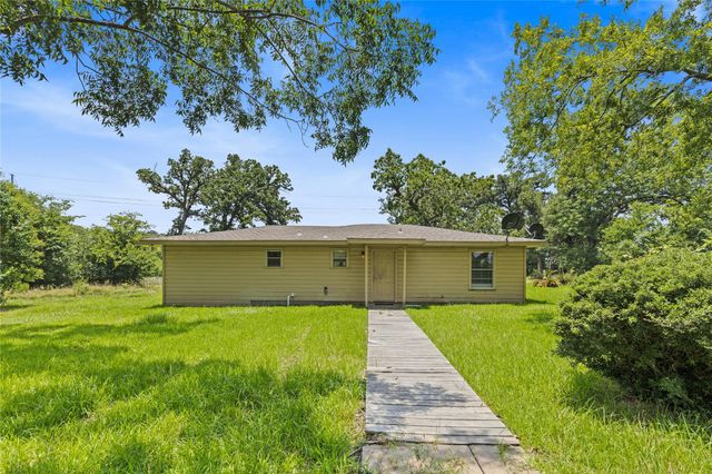 10973 Longstreet Road, Willis, TX 77318