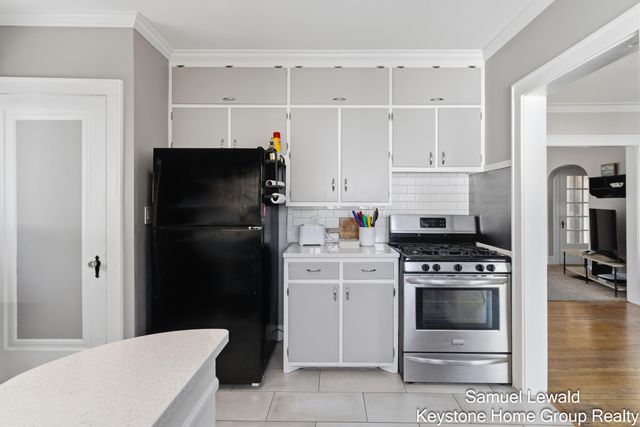 213 E Milham Avenue, Portage City, MI 49002