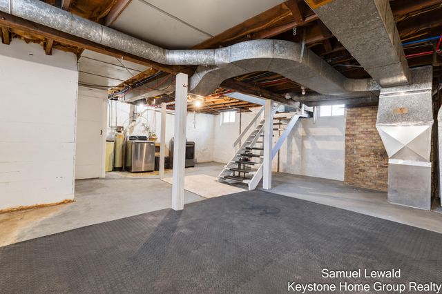 213 E Milham Avenue, Portage City, MI 49002