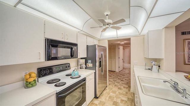 5655 SHEFFIELD GREENE CIRCLE 61, Sarasota, FL 34235