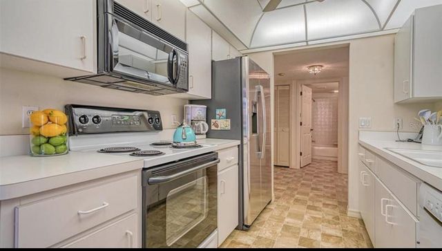 5655 SHEFFIELD GREENE CIRCLE 61, Sarasota, FL 34235