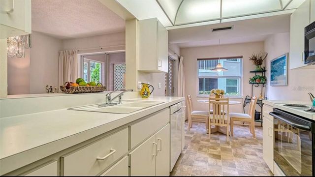 5655 SHEFFIELD GREENE CIRCLE 61, Sarasota, FL 34235