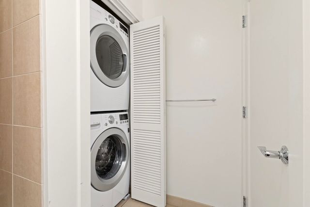 585 585 9th St 443, Oakland, CA 94607