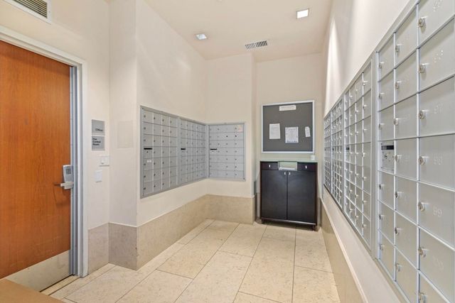 585 585 9th St 443, Oakland, CA 94607