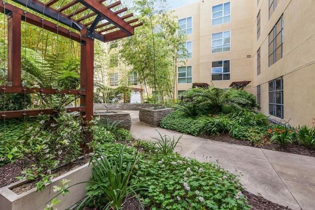 585 585 9th St 443, Oakland, CA 94607