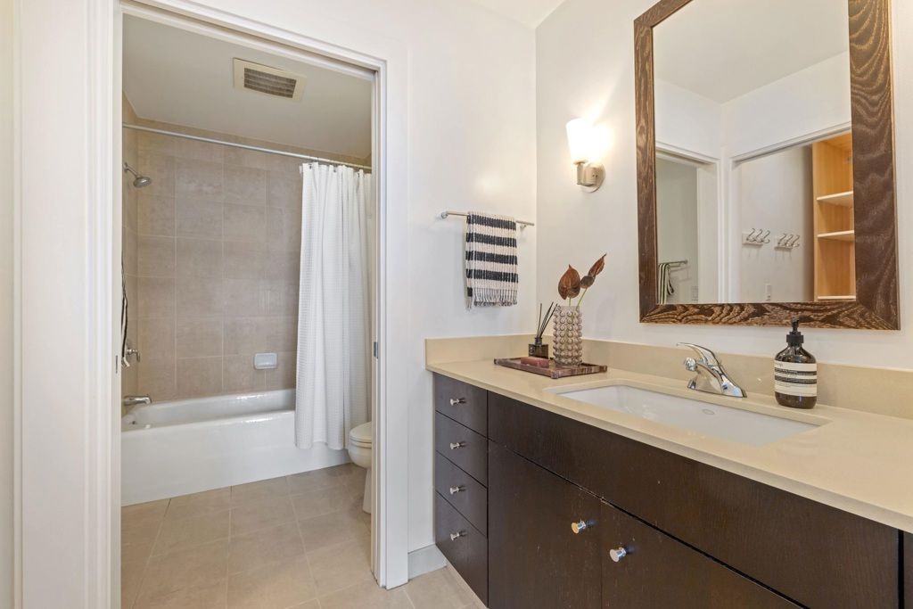 Image 11 of property listing at 585 585 9th St 443, Oakland, CA 94607