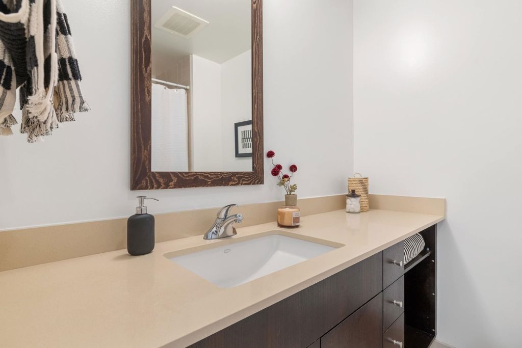 Image 18 of property listing at 585 585 9th St 443, Oakland, CA 94607