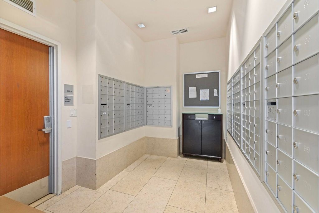 Image 21 of property listing at 585 585 9th St 443, Oakland, CA 94607