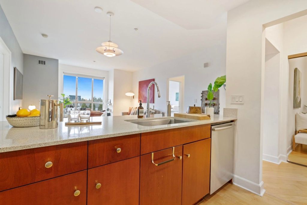 Image 8 of property listing at 585 585 9th St 443, Oakland, CA 94607