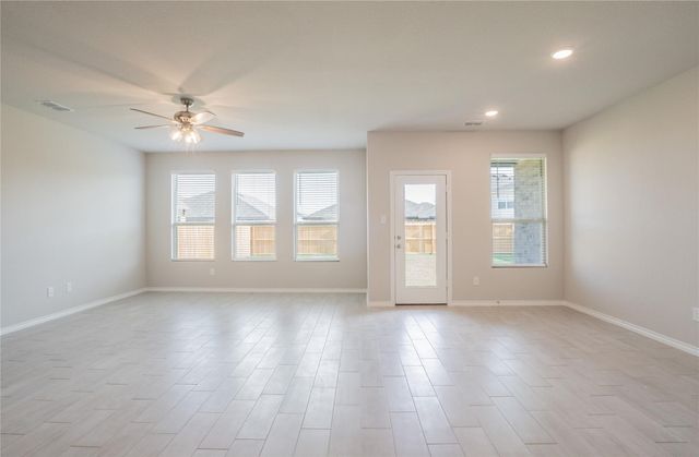 951 Hurstwood Drive, Van Alstyne, TX 75495