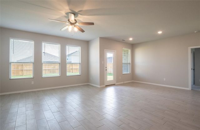 951 Hurstwood Drive, Van Alstyne, TX 75495