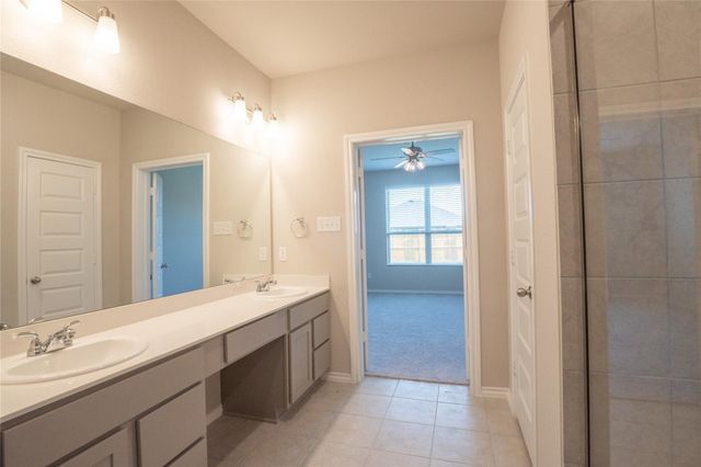 951 Hurstwood Drive, Van Alstyne, TX 75495