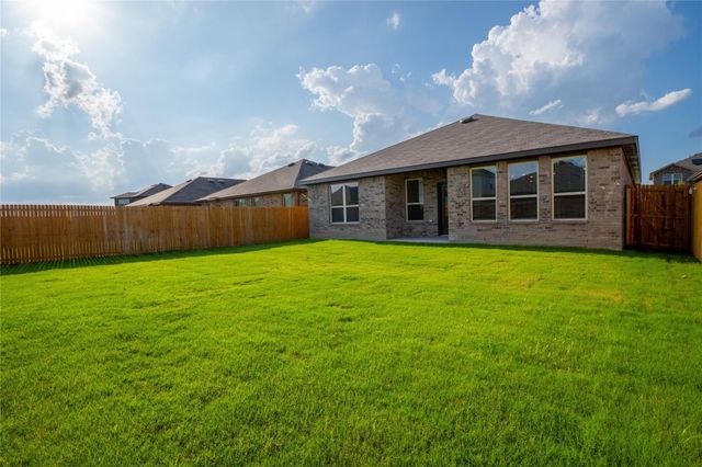 951 Hurstwood Drive, Van Alstyne, TX 75495