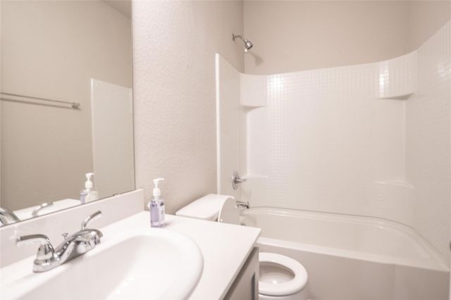 951 Hurstwood Drive, Van Alstyne, TX 75495