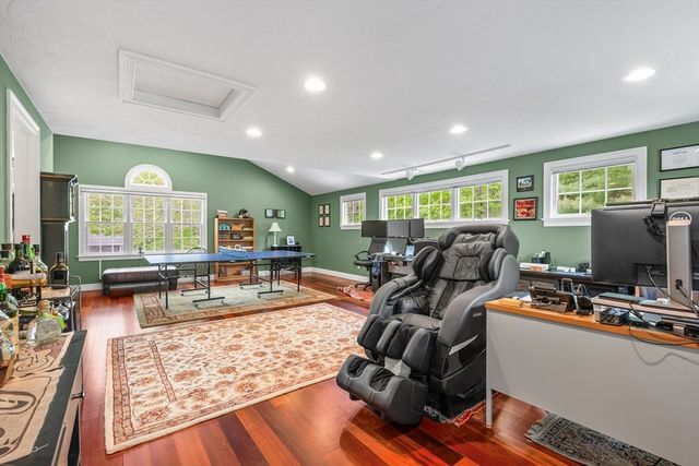 10 Neshobe Road, Mashpee, MA 02649