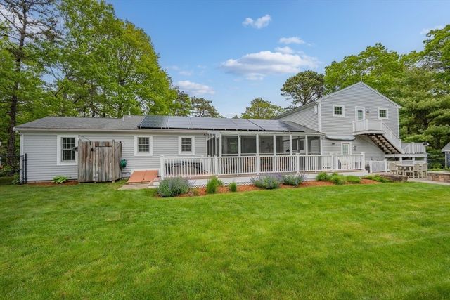 10 Neshobe Road, Mashpee, MA 02649