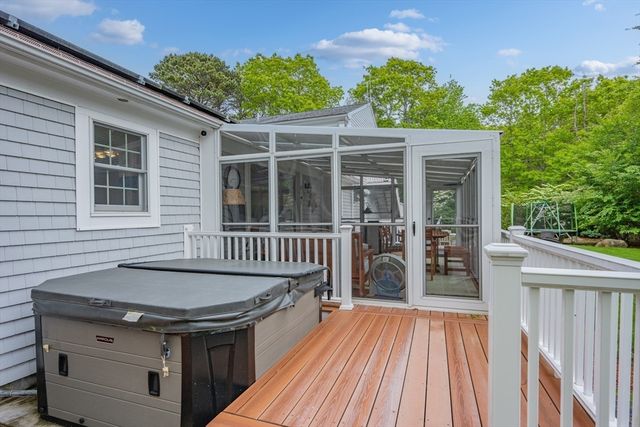 10 Neshobe Road, Mashpee, MA 02649
