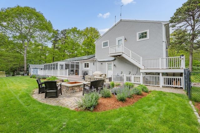 10 Neshobe Road, Mashpee, MA 02649