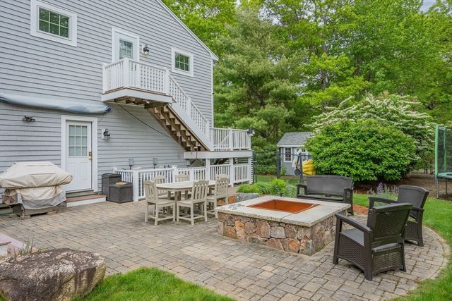 10 Neshobe Road, Mashpee, MA 02649